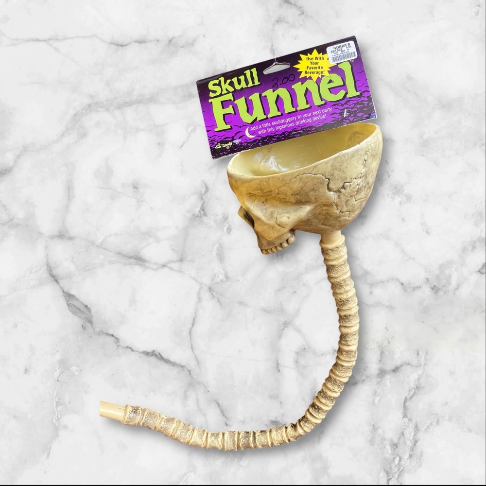 New with tags classic skull and spine “ funnel “